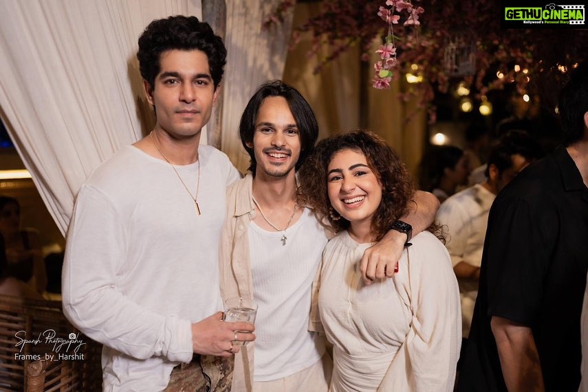 Geetika Mehandru Instagram - "🎉Celebrating Palak's special day! 🥳 To the friend who's a constant source of support and thoughtfulness, here's to you! 💖 Keep shining and growing, because you deserve all the happiness. 🎂🎈 @palak.purswani @geetikamehandru @shaangroverr @harshit_sid #BirthdayLove #FriendshipGoals" Mumbai - मुंबई