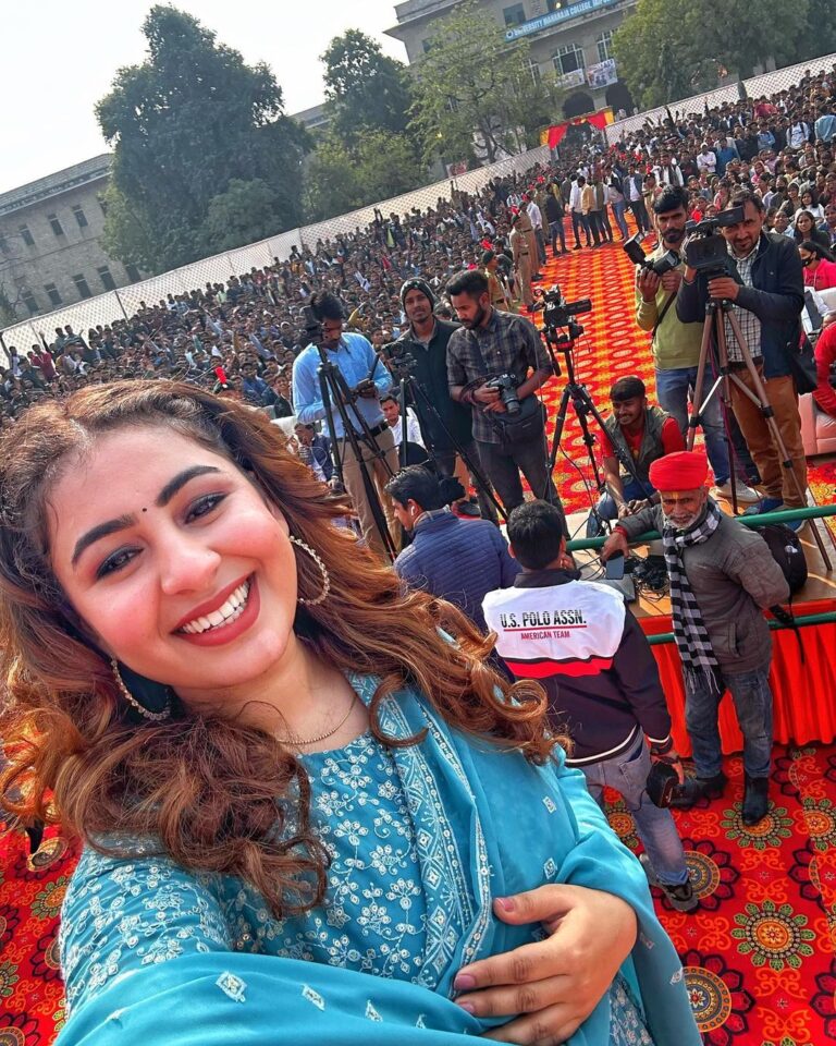 Geetika Mehandru Instagram - Thankyou JAIPUR for the love and affection 💕💫 @khushveer.singh.gurjar @kuldeep.rathore93 @ankitojha.in #maharajacollege #jaipur #rajasthanuniversity Maharaja College, Jaipur