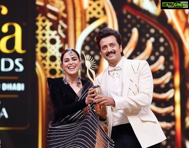 Genelia D'Souza Instagram - About last night…’Outstanding Achievement In Regional Cinema…. thank you @iifa for honouring #VED -