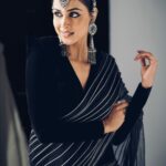 Genelia D'Souza Instagram - My Sari never fails It’s an elegant way to define my boldness 💚 Styled by @who_wore_what_when Saree- @vaishalisstudio Jacket- @jewellynalvares Jewelry- @motifsbysurabhididwania Makeup and hair - @rishinaacharya @beautybyaudreysangma Styled by - @who_wore_what_when Photography- @rohnpingalay