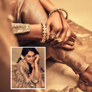 Genelia D'Souza Instagram - “Never underestimate the investment you make in yourself”

Managed by- @ayushpadukone @collectiveartistsdiaries 
Styling - @castelino_priyanka
Outfit - @labeldebelle
Jewels - @amrapalijewels 
Footwear - @fizzygoblet 
Makeup - @mitavaswani
Hair - @kamaldeepss
Photography - @harneshjoshi