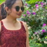 Giaa Manek Instagram – Look around and see things in the new ! 
#wednesday #wednesdaywisdom