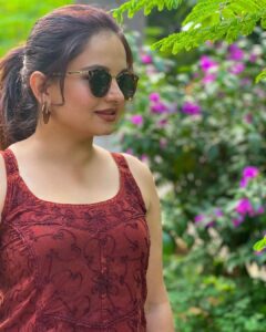 Giaa Manek Instagram - Look around and see things in the new ! 
#wednesday #wednesdaywisdom