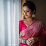Gopika Anil Instagram - She is stillness, In a world of chaos ! 💕 . Saree -@aathvyavastra 💕 Mua & hair- @abilashchickumakeupartist Pic courtesy - @vysakhvyga_official . #pink #sareelove #pictureoftheday #photoshoot #poses #goethnic #6yardsofelegance #kochidiaries #photography