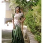 Gopika Anil Instagram – Elegance is not being noticed, it’s about being remembered ! ♥️✨
.
This beautiful bottle green dhavani designed by @thanz_muhammed 
@thanzscouture 🥰
Jewels : @amyra_rental_jewels 
📸 @sarathsanilphotography 
.
#onamseason #onamfestival #celebration #asianet #starnight #maveli #thanzcouture #amyrajewels #pictureoftheday #ootd #ethnic #elegance #gopikaanil #gopsgopikaanil
