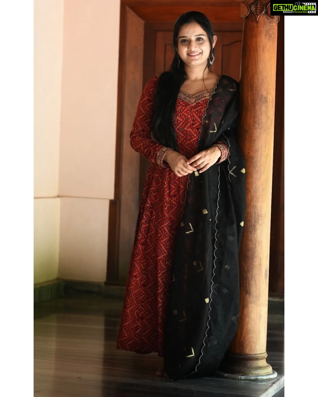 Gopika Anil Instagram - ✨🌸 Costume @thanzscouture ♥️ . #ethnic #salwar #ootd #ethnicwear #thanzcouture #coversong #instagood #instagramers #live #letlive