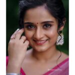 Gopika Anil Instagram - Storm in her eyes, peace in her smile ! ✨💕 Mua n hair @abilashchickumakeupartist Saree @aathvyavastra Pic courtesy @vysakhvyga_official . #pictureoftheday #goethnic #traditional #loveforsaree #pinklove #drapeit #wearit #photoshoot #photography