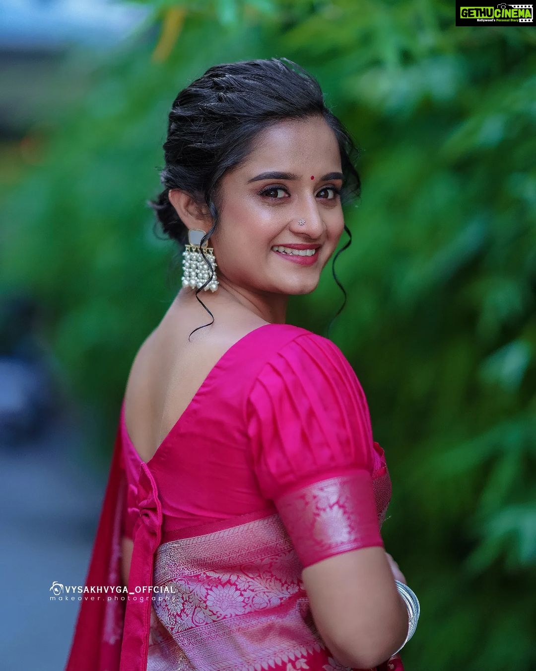 Gopika Anil Instagram - Smile, dream, sparkle like a barbie ! π . Mua n hair @abilashchickumakeupartist π Pc- @vysakhvyga_official π Saree- @aathvyavastra π . #barbiesong #barbie #pinklove #loveforsaree #photoshoot #pictureoftheday #trending #photoshoot #smile