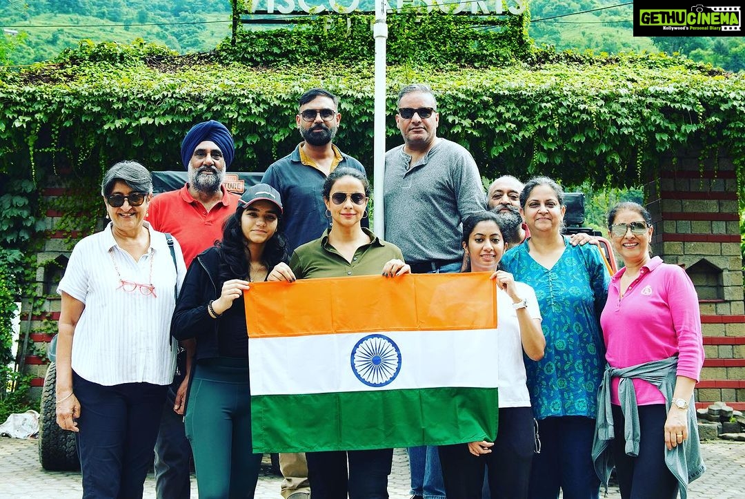 Gul Panag Instagram - Meet the indomitable team of women breaking barriers, scaling obstacles and charting their own course! It is so uplifting and inspiring to be in the company of such accomplished women. Thank you for being here. @sangeetahkamath @panitavirmani @namrata.arora.92 @shanthi.rangaswamy @dr._rush @moodybanjaran @swatysmalik @harisingh.rallying @shilpamorwal @vartika.arora.10 @autodidactasoul @sharmashalvi @neetibassi @cinemonkofficial @achyutphotography @naazu_sidhu A big thank you to @harisingh.rallying for making everything possible. Literally. Thank you to @cinemonkofficial @achyutphotography for capturing these moments. And last, but not least, thank you to the incredible team at @mahindraadventure for their vision. #womenwithdrive #zanskarexpedition #mahindraadventure #drivetechindia