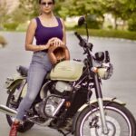 Gul Panag Instagram - Hello Weekend, let’s ride ? . . . @jawamotorcycles @vardenchi