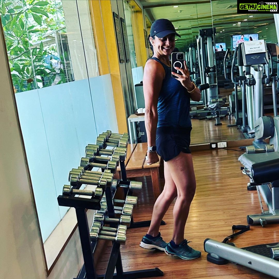 Gul Panag Instagram - Hustle and Flow. Or remain committed to your goals, but be flexible in your approach. Or make a plan ( because nothing ever happens without a plan) and go with the flow. Improvise. Or OODA. Observe. Orient. Decide . And Act. It’s all the same. And it works for pretty much everything. Life . Parenting . Fitness. Work. Entrepreneurship. Travel. Speaking of fitness, consistency and flexibility - always hold me in good stead. With training. With food. And progress not perfection. Last few weeks I’ve been very consistent. Despite a flight a week, on average. And I have patted my self on the back. Now, I’m on the road ( well not literally - lots of travel featuring trains , planes and automobiles), for nearly two weeks , and I’m terrified of losing my progress. 😅 Let’s see! How will I remain consistent? Will I let one bad day, one bad meal throw me off? Or will I get back in the saddle ? Varca, Goa