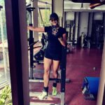 Gul Panag Instagram - #mondaymotivation Starting the week praying at the pulpit of iron. Happy Monday. 🖤 #pumpiron #strengthtraining #conditioning