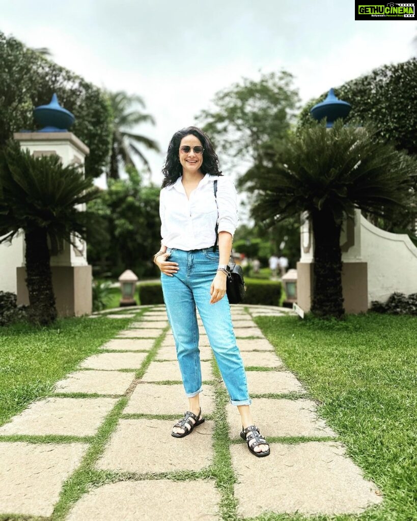 Gul Panag Instagram - Goa blitz. And photo dump. Thank you @uditaanand for taking care of the cub while I went hunting.😅 Thank you @clubmahindra for being great hosts as always ! The Varca property remains my favourite. It was the first property we came to when we became members in 2003 . We’ve come back to you three times with Nihal and it’s more fun for us as a family each time we come. 😅 Varca, Goa