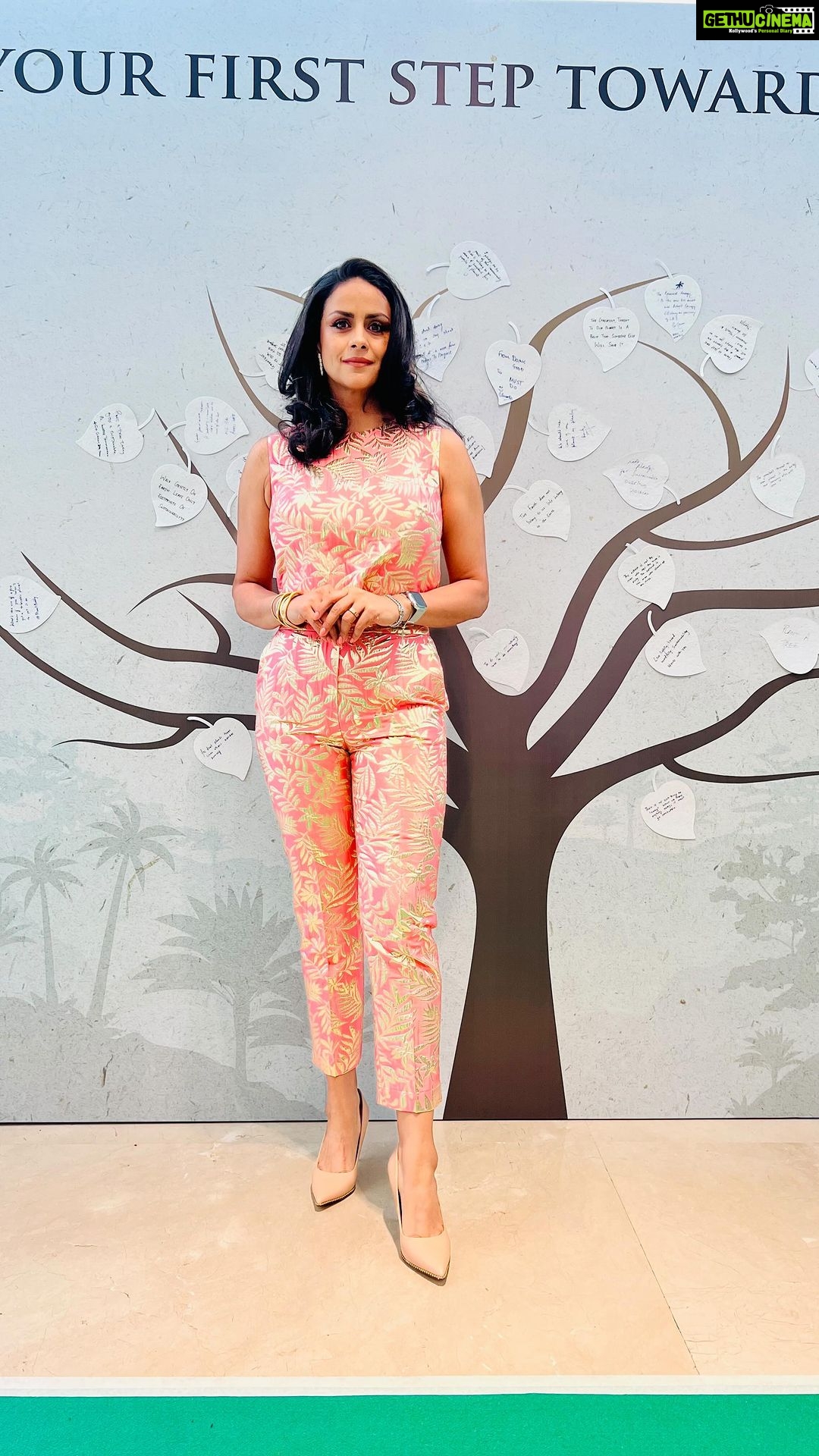 Gul Panag Instagram - She is made of Stardust. Shining is her Natural State. @gulpanag for Sustainable Organisation Awards @the_economic_times #GSASO2023 #planetbuddy Outfit by @katespadeny Jewellry by @anaqajewels Styled by @vibhutichamria MUA @deepak_pawar03 Hairstylist @asiya.ansari