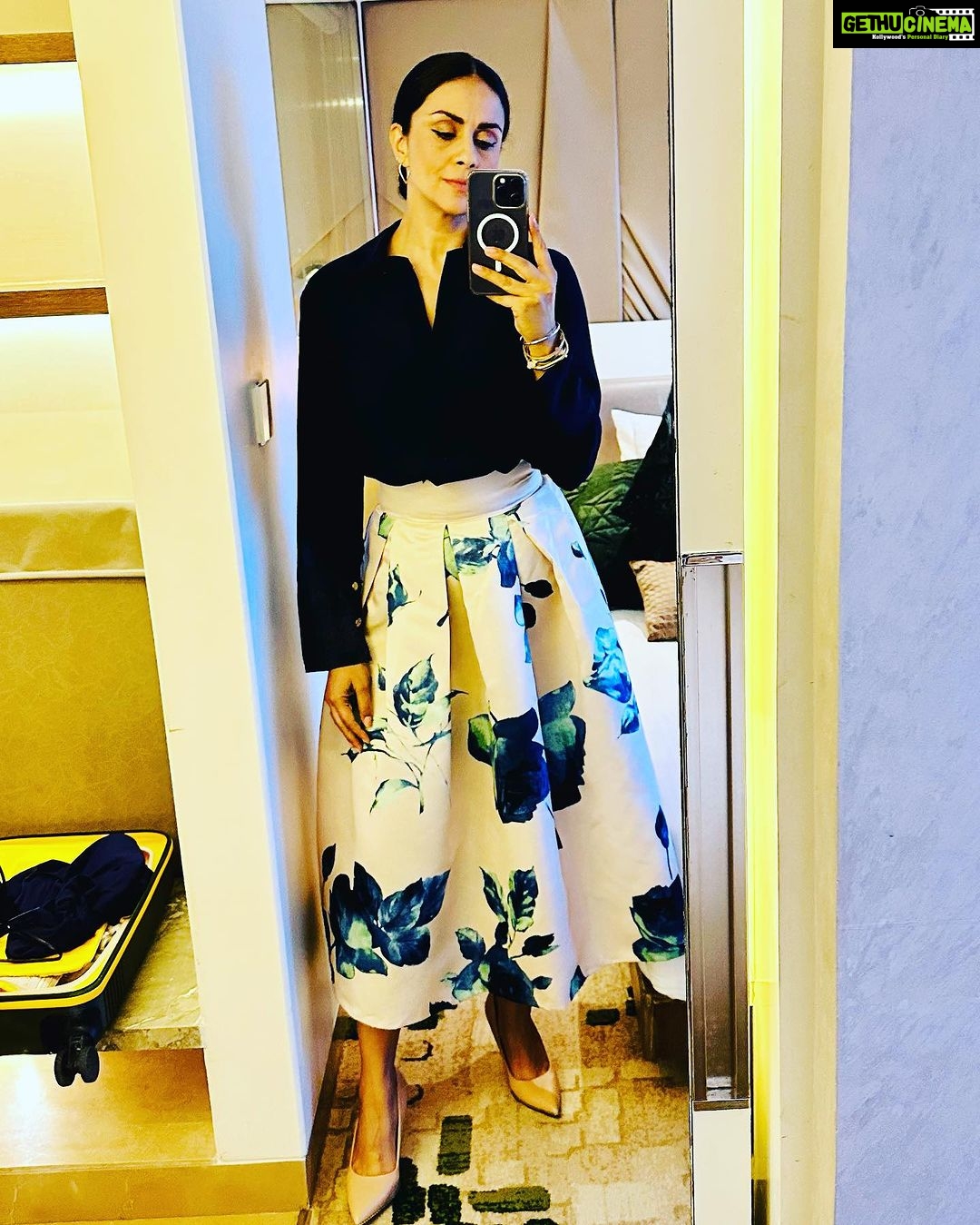 Gul Panag Instagram - My selfie game needs some work. Here’s the last few weeks of me looking at myself wondering- 1. Am I being good wife? 2. Am I being a good mother? 3. Am I being a good person? 4. Am I am doing my best? 5. And, how am I looking?
