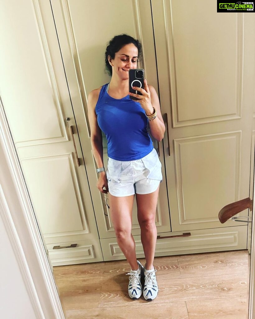 Gul Panag Instagram - My selfie game needs some work. Here’s the last few weeks of me looking at myself wondering- 1. Am I being good wife? 2. Am I being a good mother? 3. Am I being a good person? 4. Am I am doing my best? 5. And, how am I looking?