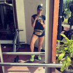 Gul Panag Instagram - #mondaymotivation Starting the week praying at the pulpit of iron. Happy Monday. 🖤 #pumpiron #strengthtraining #conditioning