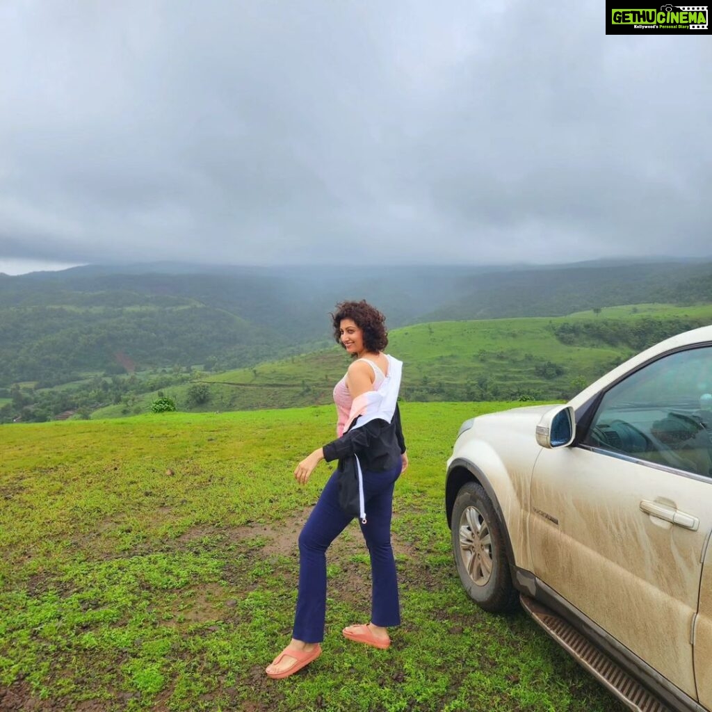 Hamsa Nandini Instagram - Mesmerized by the lush green western ghats of Maharashtra. Just a reminder it's never about the destination. For me, it's always been about the journey. To experience life to the fullest, every once in a while you have to go off the beaten track. It feels good to be lost in the right direction.💚 . #roadtripping #swanstories #4by4