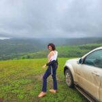 Hamsa Nandini Instagram - Mesmerized by the lush green western ghats of Maharashtra. Just a reminder it's never about the destination. For me, it's always been about the journey. To experience life to the fullest, every once in a while you have to go off the beaten track. It feels good to be lost in the right direction.💚 . #roadtripping #swanstories #4by4