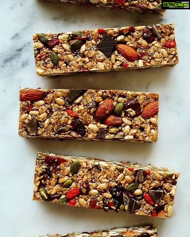 Hamsa Nandini Instagram - These granola bars turn out so amazing every single time. My favorite pre-workout/ pre-stage performance snack. Try it! . #swanstories