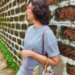 Hamsa Nandini Instagram - Florentine, flip flops n frizzy hair. . #caffreal #swanstories Goa, India
