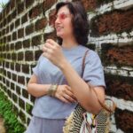 Hamsa Nandini Instagram - Florentine, flip flops n frizzy hair. . #caffreal #swanstories Goa, India