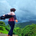 Hamsa Nandini Instagram - Mesmerized by the lush green western ghats of Maharashtra. Just a reminder it's never about the destination. For me, it's always been about the journey. To experience life to the fullest, every once in a while you have to go off the beaten track. It feels good to be lost in the right direction.💚 . #roadtripping #swanstories #4by4