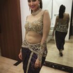 Hamsa Nandini Instagram – So good to be hitting the stage again 🤩.
.
@curls_and_curves555
Outfit @neeta_lulla