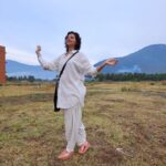 Hamsa Nandini Instagram - To pause, to make space, to collect your thoughts, to remember, to face the next moment and to choose. Just breath. This International Yoga Day, let's just remember to breath. . #adiyogishiva #breathwork #yogaday2023 #swanstories Isha Yoga, coimbatore, Tamil Nadu, India