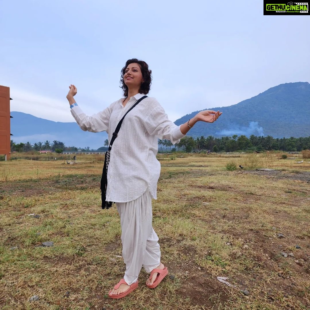 Hamsa Nandini Instagram - To pause, to make space, to collect your thoughts, to remember, to face the next moment and to choose. Just breath. This International Yoga Day, let's just remember to breath. . #adiyogishiva #breathwork #yogaday2023 #swanstories Isha Yoga, coimbatore, Tamil Nadu, India