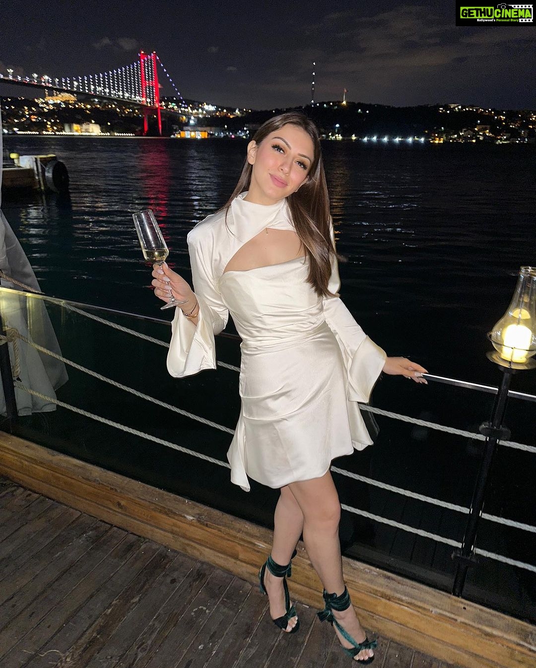 Hansika Motwani Instagram - Happy birthday to me 🥂 Ruby Istanbul