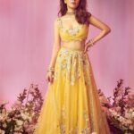 Hansika Motwani Instagram - @azafashions Designer, Ridhi Mehra @ridhimehraofficial Choker: Minerali @minerali_store Bangles: Curio Cottage @curiocottagejewelry Haathphool: House of Shikha @houseofshikha Editor: Devangi Nishar @devanginishar Photographer: Kunal Gupta @kunalgupta91 Interview: Sreemita Bhattacharya @sreemita_bhattacharya Creative Direction: Arthi Medithi @amedithi Styled by Sukriti Grover @sukritigrover Styling assistants: Vani Gupta @vanigupta.23 and Simran Kumar @simrankumar19 Styling intern: Mahek Gada @mahek_gada Makeup by Urmi Kaur @makeupbyurmikaur Hairstyling by Tina Mukharjee @tinamukharjee PR Consultant Think Talkies @think_talkies