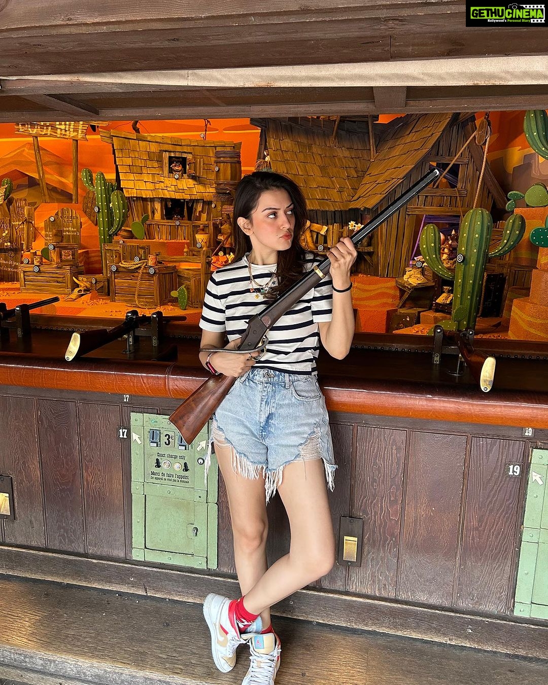 Hansika Motwani Instagram - Disneyland photo dump 🥰😍🥰🇫🇷 Disneyland Paris