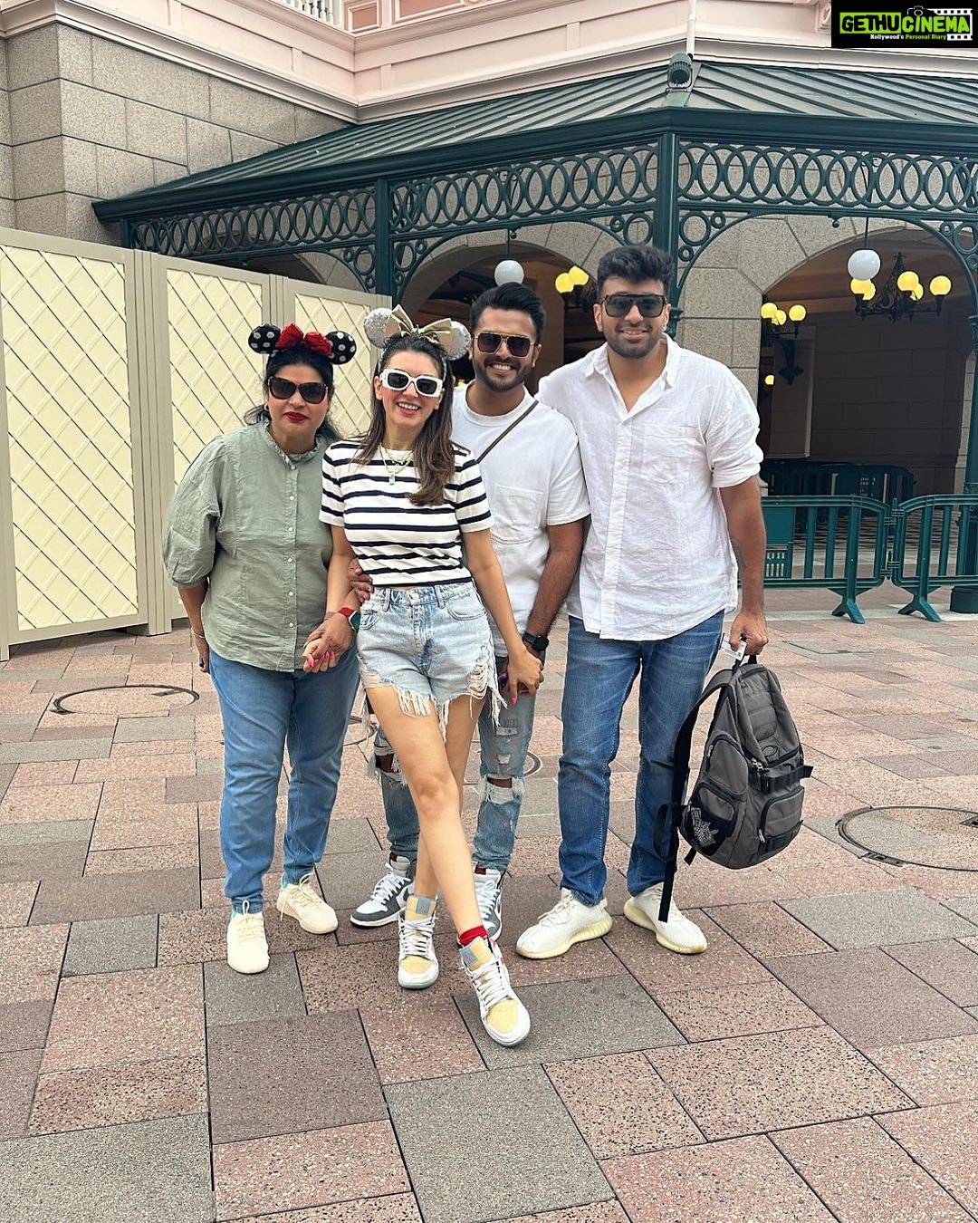 Hansika Motwani Instagram - Disneyland photo dump 🥰😍🥰🇫🇷 Disneyland Paris