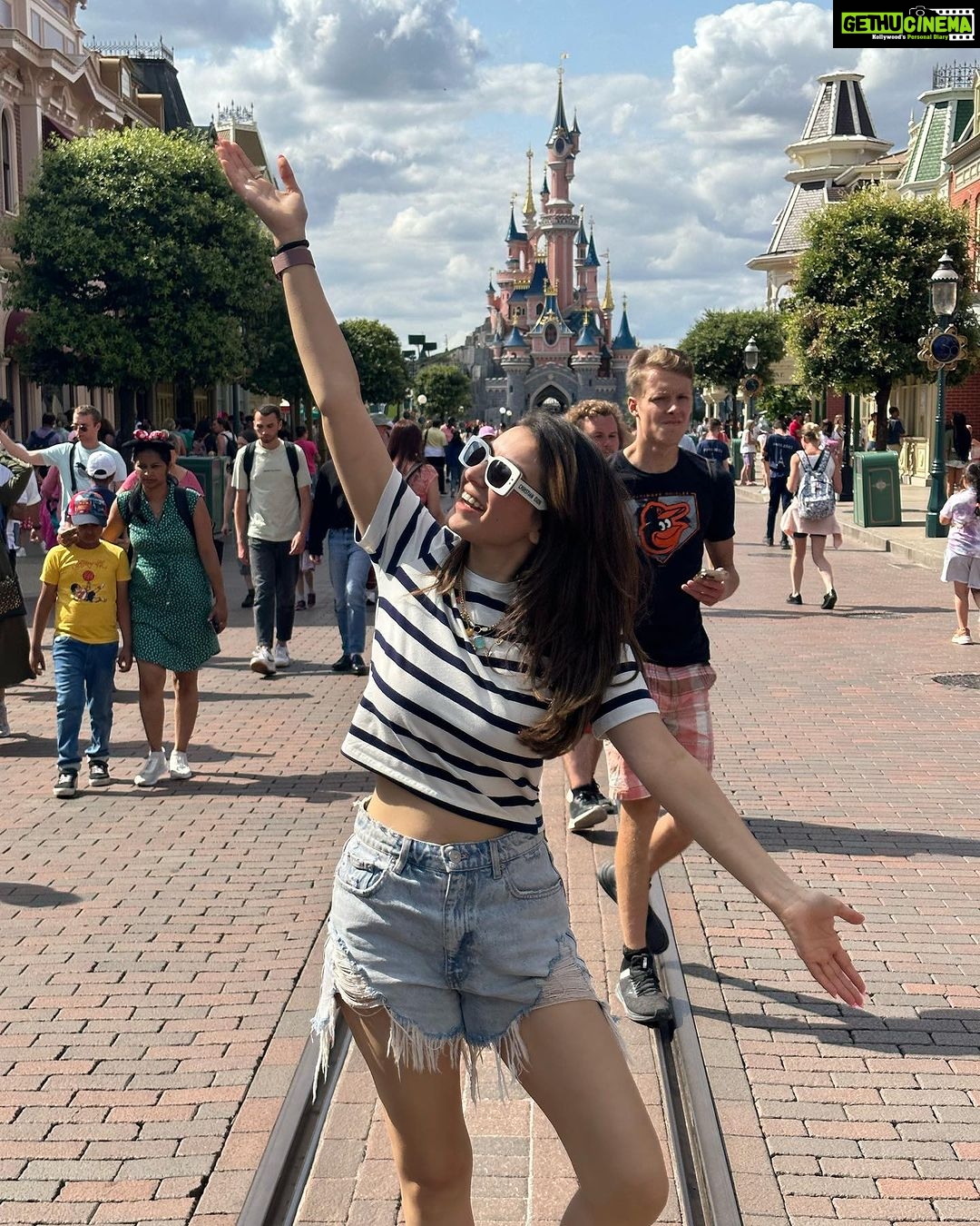 Hansika Motwani Instagram - Disneyland photo dump 🥰😍🥰🇫🇷 Disneyland Paris