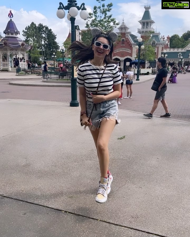 Hansika Motwani Instagram - Disneyland photo dump 🥰😍🥰🇫🇷 Disneyland Paris