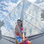Hansika Motwani Instagram - I think I’m in #Louvre 🇫🇷 Paris, France