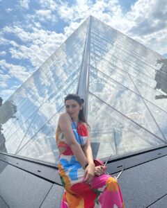 Hansika Motwani Instagram - I think I’m in #Louvre 🇫🇷