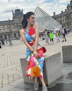 Hansika Motwani Instagram - I think I’m in #Louvre 🇫🇷
