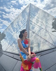 Hansika Motwani Instagram - I think I’m in #Louvre 🇫🇷