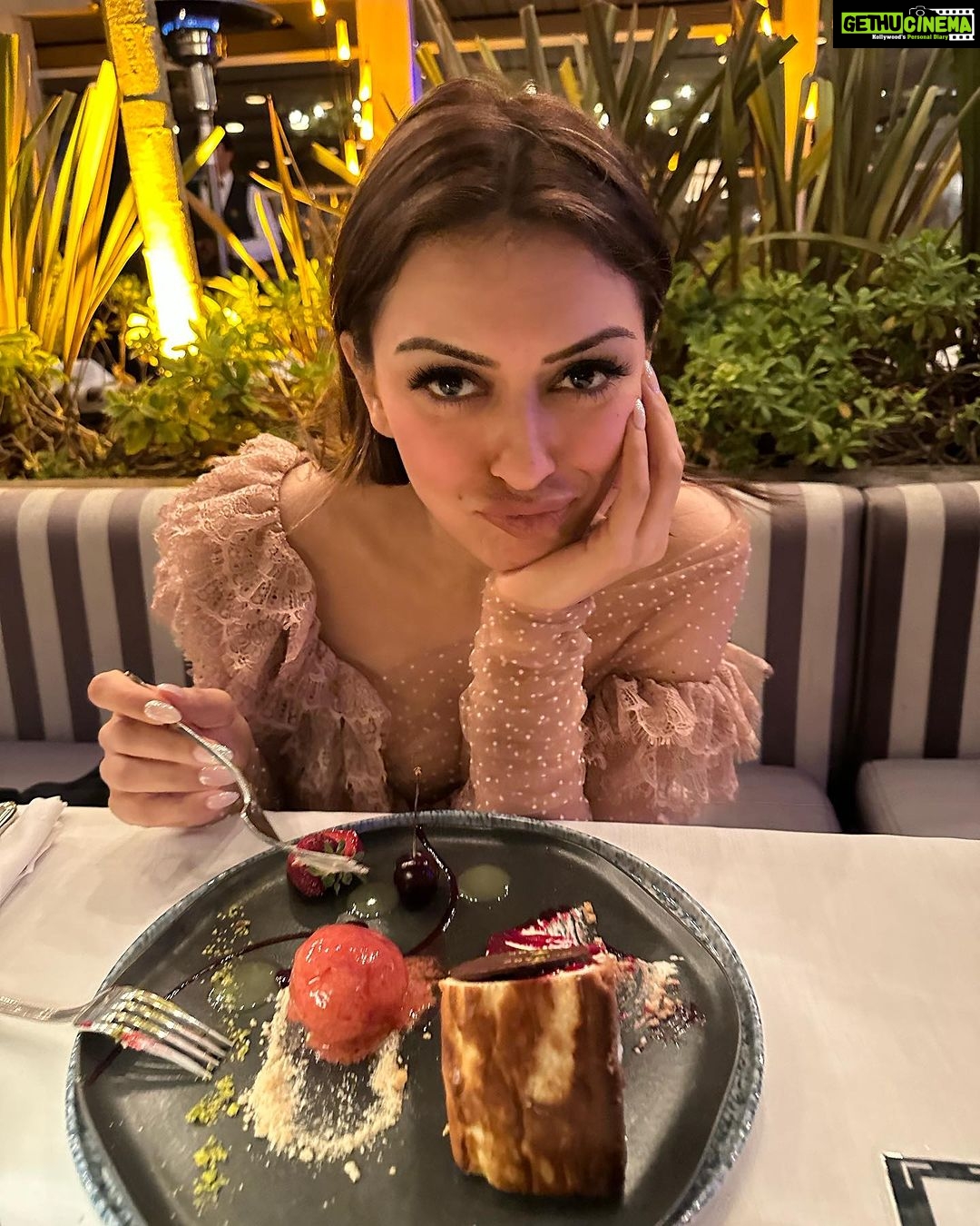 Hansika Motwani Instagram - Birthday behaviour 🎂🩵 Istanbul, Turkey