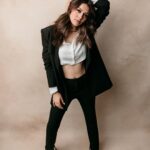 Hansika Motwani Instagram – ♣️
•
•
#promotions #partner
•
•

•

Styling : @openhousestudio.in
Outfit : @qua.clothing
Jewellery : @shopeurumme
Style Team : @mehavenkatesh @prarthanasrinivasaraja @saigopalchikkala_cine_costumer 
HMU : @sankpalsavita @rupeshryadav 
Photo : @aaronobed_art