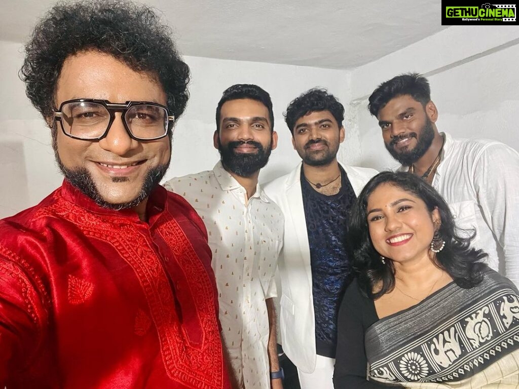 Haricharan Instagram - Customary meetups at the Audio launch of Chandramukhi 2 Tamil. Check out my new song “Thori Bori” for the Amazing @mmkeeravaani sir with lines by @yughabharathi . This is a Duet with @amalachebolu :)