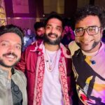 Haricharan Instagram - Tuesday Khushi- Kushiga!! Best wishes to @heshamabdulwahab and the whole team of #Kushi #kushimusicalconcert #mythrimoviemakers Novotel Hyderabad Convention Centre