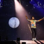 Haricharan Instagram - . Dance Dance Avarudan Dance, Endrae Kaalgal Soluthada.. Sing Sing Avarudan Sing, Endrae Nenjam Kolluthadaa.. Azhagai Manathai Parithu Vittarre….. Thank You @haricharanmusic for being one of the pillar of High On U1 concert in KL! We Malaysians love you endlessly! ❤️ Axiata Arena