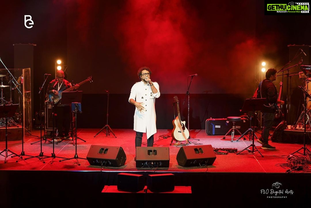 Haricharan Instagram - Karthik & Haricharan #live in #concert #brisbane Organiser @brizindentertainment . . . #indiansingers @haricharanmusic #tamilsongs #tollywood #singers #throwback #potraits #instagood #instastyle #instlike Sleemans Sports Complex