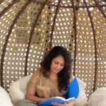 Hariprriya Instagram - ಎಂದೆಂದೂ ನಿನ್ನನು ಮರೆತು ಬದುಕಿರಲಾರೆ, ಇನ್ನೆಂದೂ ನಿನ್ನನು ಅಗಲಿ ನಾನಿರಲಾರೆ 🥰 After a delightful 6-month wedding break, I'm diving back into my beloved activity : script reading! 😍 Excited to start delving into the first script - I'll definitely keep you updated on how it unfolds! 😎 #Backtowork #Scriptreading #saturdaymood