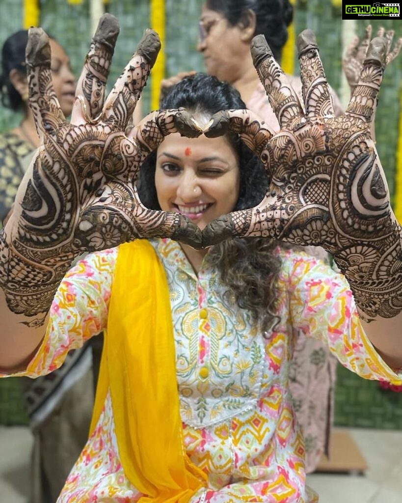 Hariprriya Instagram - Embracing the beauty of traditions one henna design at a time. 🥰💫🌿 #mehendifiesta #mehendidiaries #nostalgiasaturday