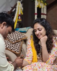 Hariprriya Instagram - Embracing the beauty of traditions one henna design at a time. 🥰💫🌿 

#mehendifiesta #mehendidiaries #nostalgiasaturday