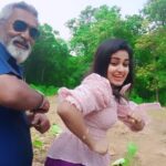 Haritha G Nair Instagram – 😂BUHAHHA… HAPPINESS😆😆😆🧿
Our little things😂😍❤
With my Pithasree😎
Video : Amma (Mathasree)😘
.
.
.
.
#fatherdaughter #dance #happiness